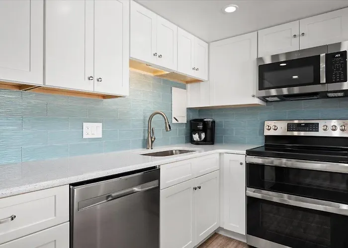 2 Bedroom With Outdoor Pool And Ocean Views