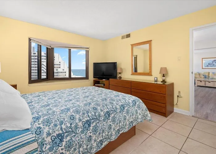 2 Bedroom With Outdoor Pool And Ocean Views *